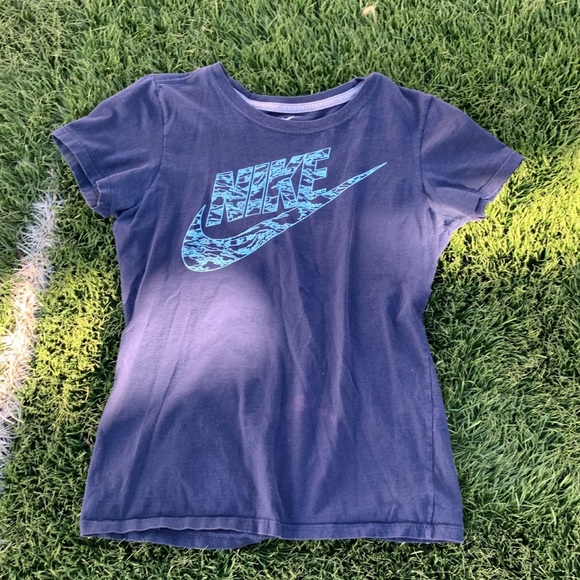Nike tshirt - Picture 2 of 2